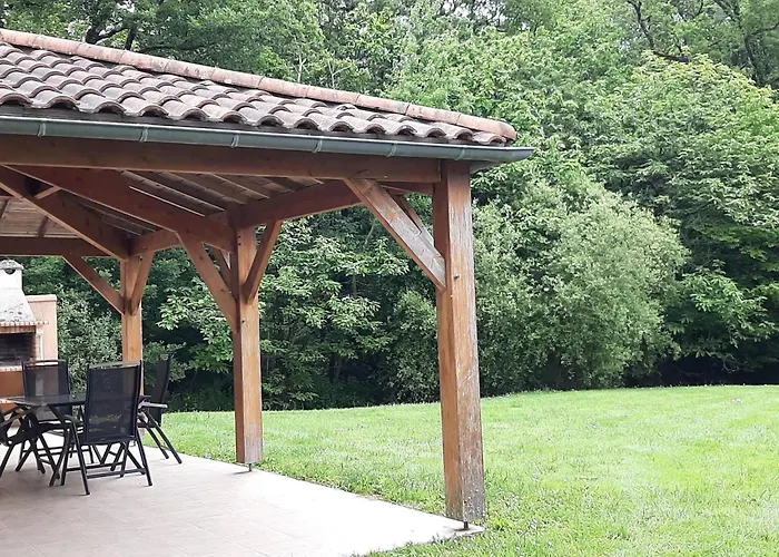 Nyaraló In With Golf & Pool