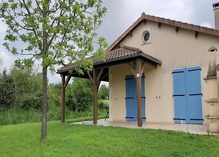 Nyaraló In With Golf & Pool